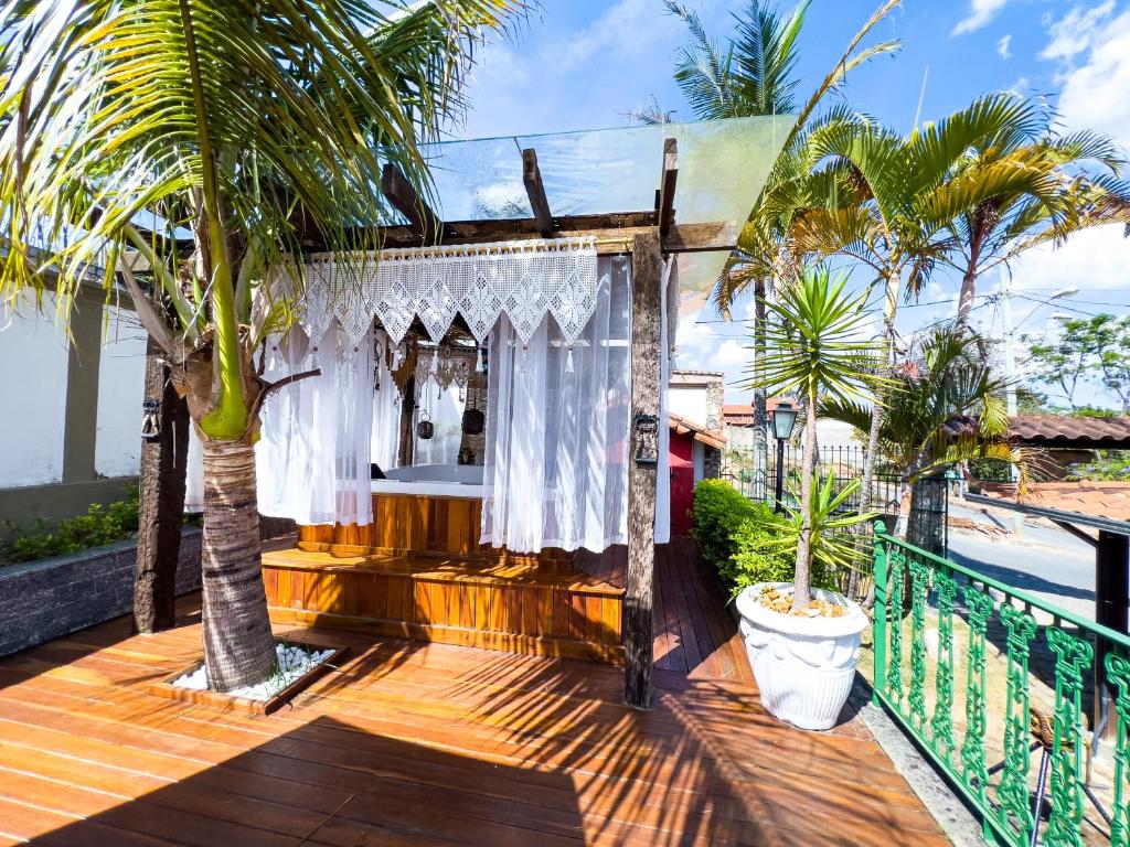 a house on the beach with a deck at Casa de Veraneio Villa Lopes in Bonfim