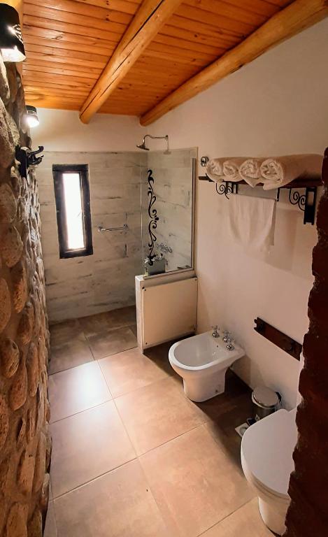 Koupelna v ubytování Tantasiña Cabañas Suites de Montaña