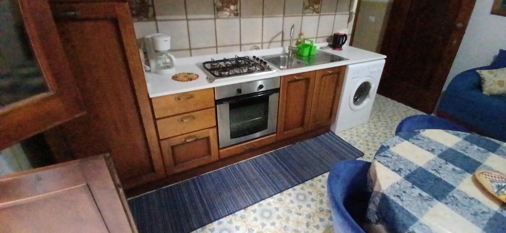 A kitchen or kitchenette at Casa Mary