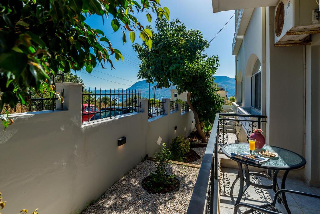 Balkón nebo terasa v ubytování SeaviewHeaven - Private pool - Overlooking Chania