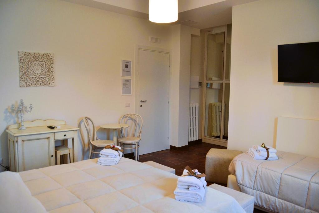 a living room with two beds and a table at La Magnolia 140 in Fiumicino