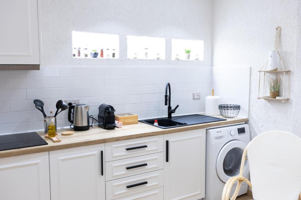 Kuchyň nebo kuchyňský kout v ubytování Boho Central Apartment