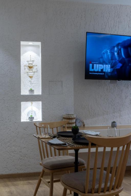 TV a/nebo společenská místnost v ubytování Boho Central Apartment