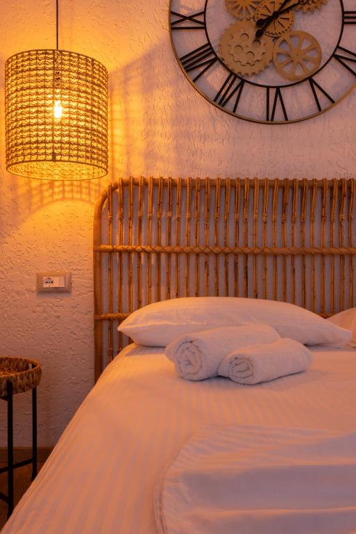 Postel nebo postele na pokoji v ubytování Boho Central Apartment
