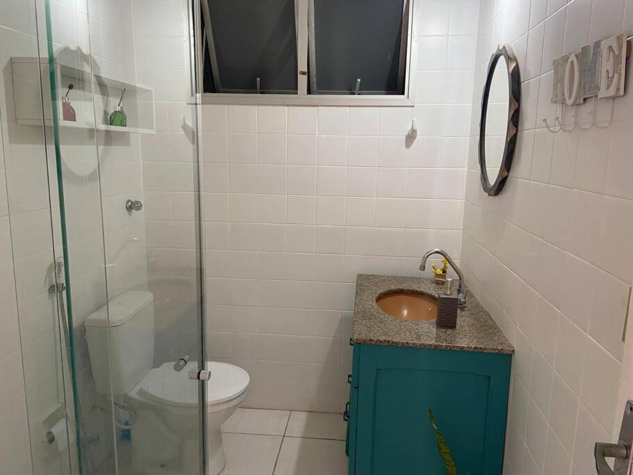 Koupelna v ubytování Apartamento bem localizado