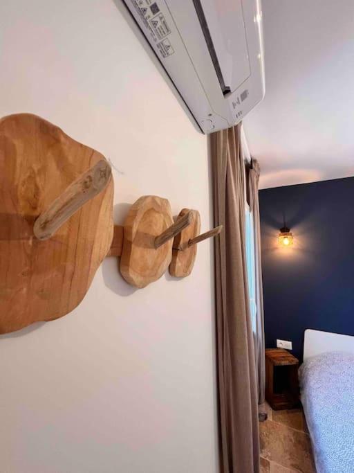 Postel nebo postele na pokoji v ubytování Loft pied de Coline au calme