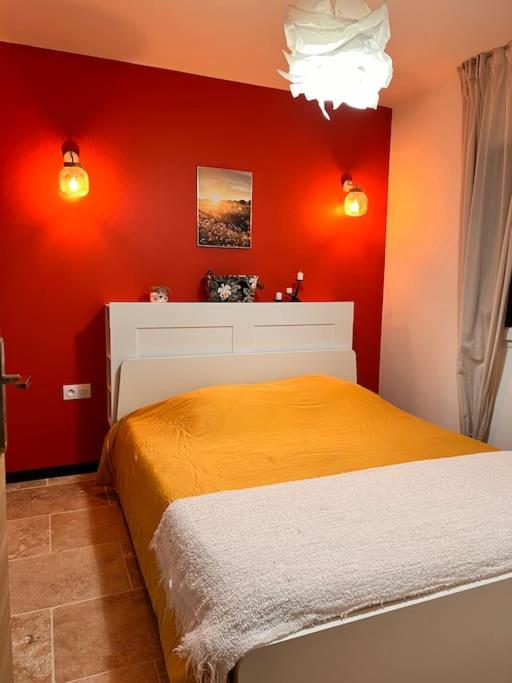 Postel nebo postele na pokoji v ubytování Loft pied de Coline au calme