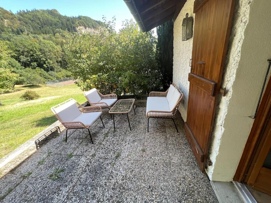 a group of chairs and tables on a patio at Maisonnette dans la vallée verte in Fillinges