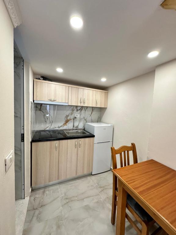 Kuchyň nebo kuchyňský kout v ubytování Troy ApartHotel Durres