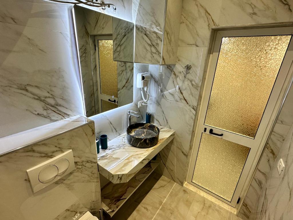 Koupelna v ubytování Troy ApartHotel Durres