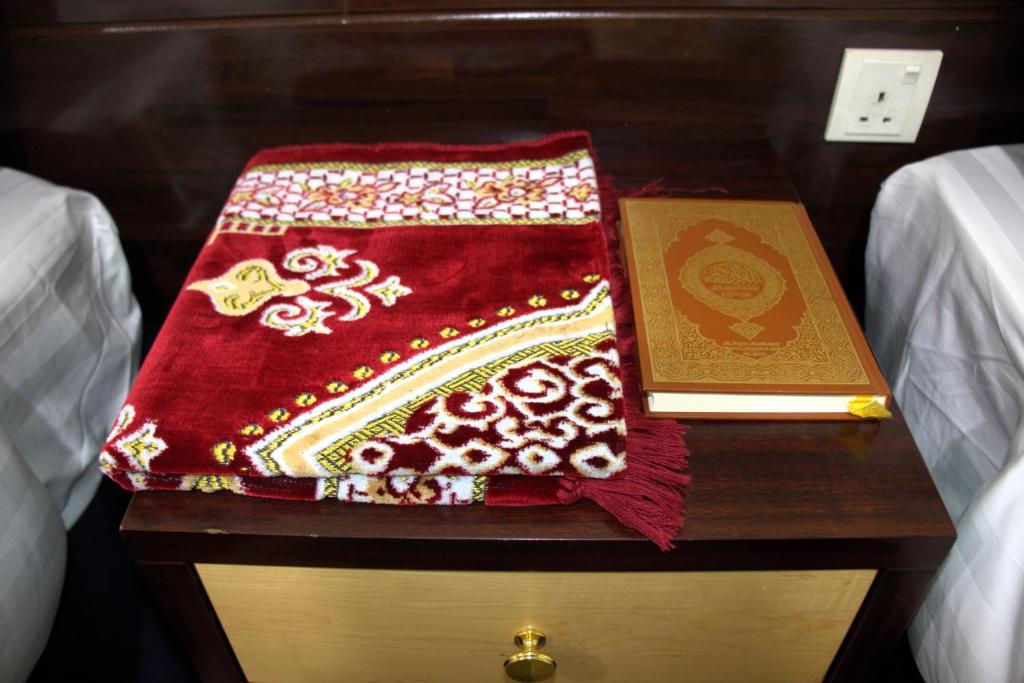 Postel nebo postele na pokoji v ubytování فندق لؤلؤة العنود مكة توصيل مجانا للحرم - Loulouat Al Anood Hotel Makkah Free shuttle service