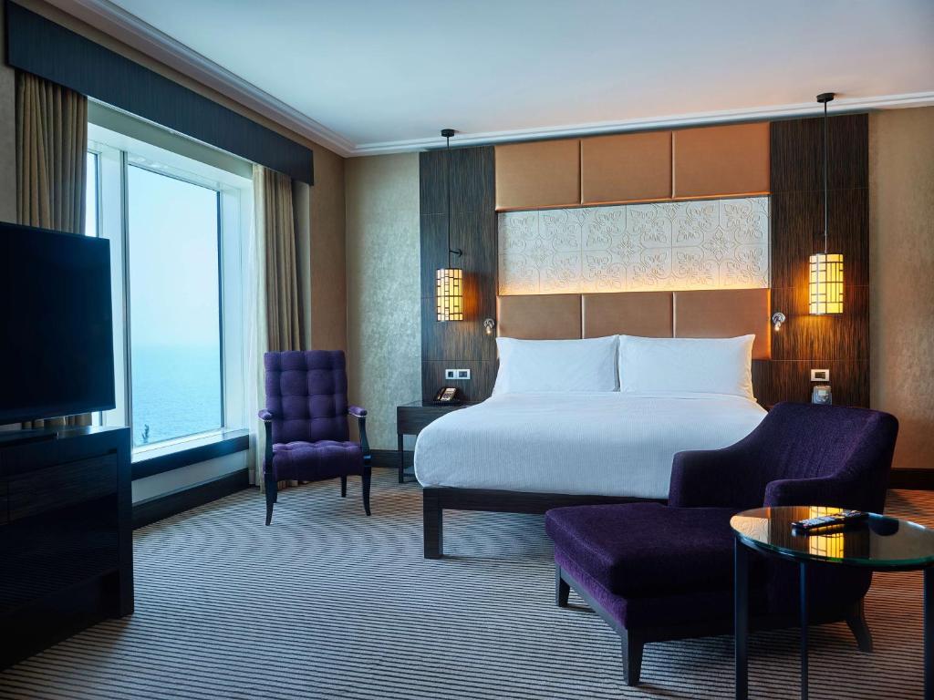 Postel nebo postele na pokoji v ubytování Hilton Baku