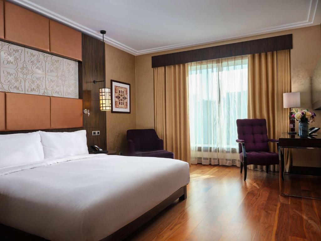 Postel nebo postele na pokoji v ubytování Hilton Baku
