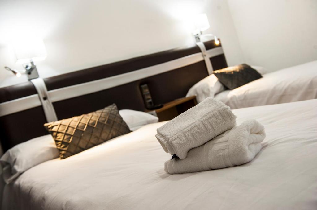 Postel nebo postele na pokoji v ubytování HOSTAL LAS PALOMAS