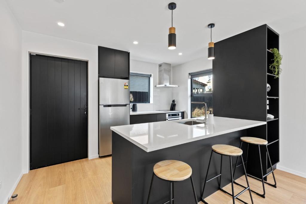 Peaceful Elegant Designated Park King Bed - Resim 10