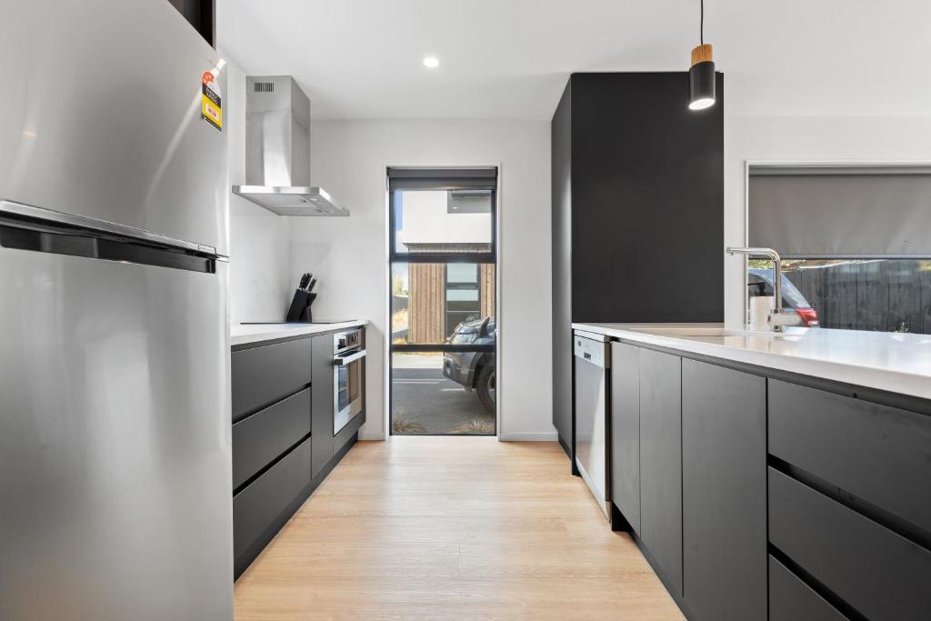 Peaceful Elegant Designated Park King Bed - Resim 11