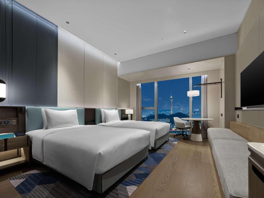 Postel nebo postele na pokoji v ubytování Hilton Zhuhai