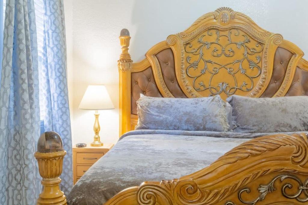 Postel nebo postele na pokoji v ubytování SASQUATCH Lodge D