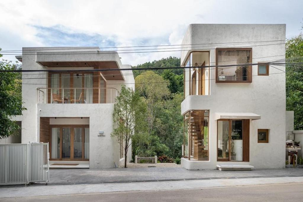 Taryn Tara Cafe and Stay - Resim 17