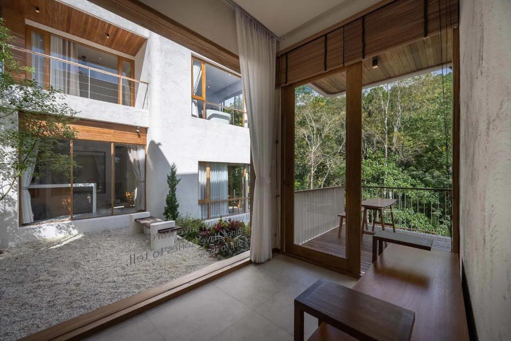 Taryn Tara Cafe and Stay - Resim 5