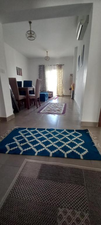 Posezení v ubytování Chalet 2 BDs 2 BRs at Second Floor for rent at Amwaj Sidi Abdelrahman for families ONLY and NOT Including Gate and Beach Pass fees