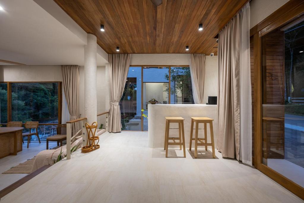 Taryn Tara Cafe and Stay - Resim 39