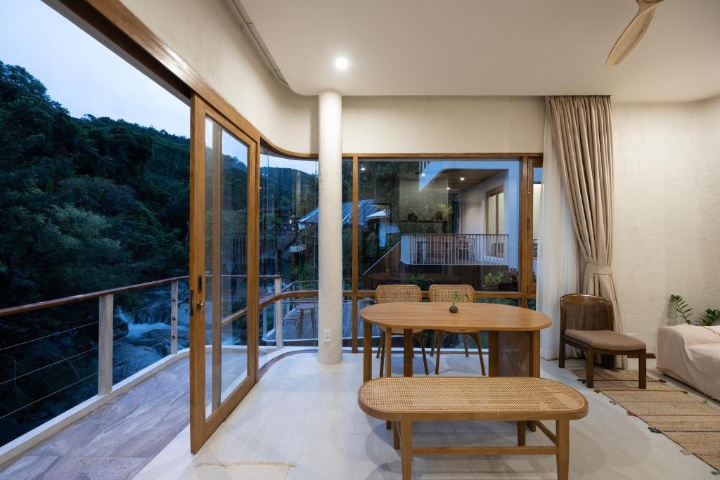 Taryn Tara Cafe and Stay - Resim 42