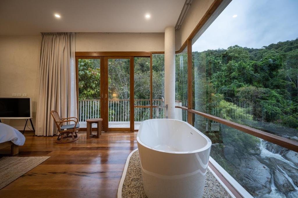 Taryn Tara Cafe and Stay - Resim 43