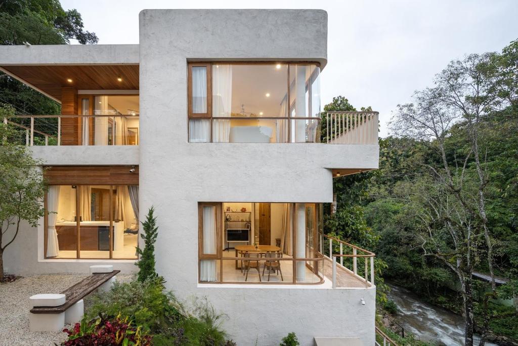 Taryn Tara Cafe and Stay - Resim 1