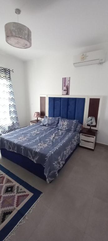 Postel nebo postele na pokoji v ubytování Chalet 2 BDs 2 BRs at Second Floor for rent at Amwaj Sidi Abdelrahman for families ONLY and NOT Including Gate and Beach Pass fees