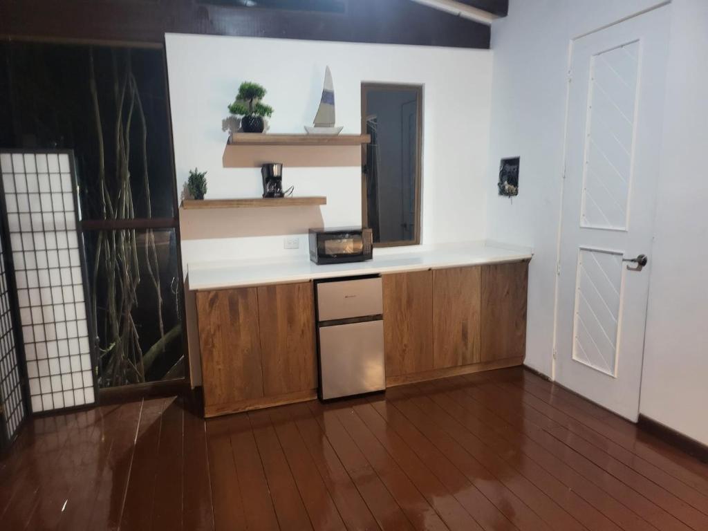 Kuchyň nebo kuchyňský kout v ubytování Willo's Treehouse