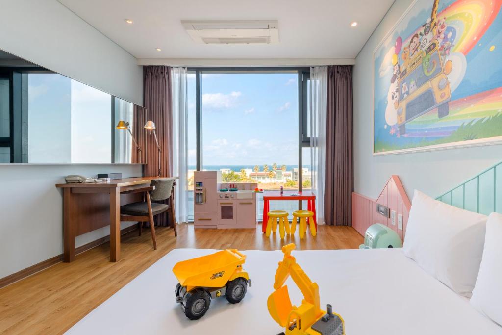 Postel nebo postele na pokoji v ubytování Grabel Hotel Jeju