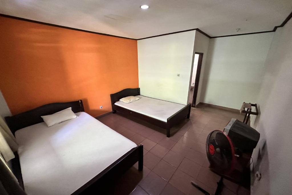 Postel nebo postele na pokoji v ubytování HOTEL WARTA SARI