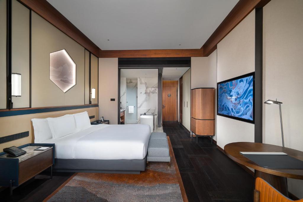 Grand Barony Jinan CBD - Superior King Room