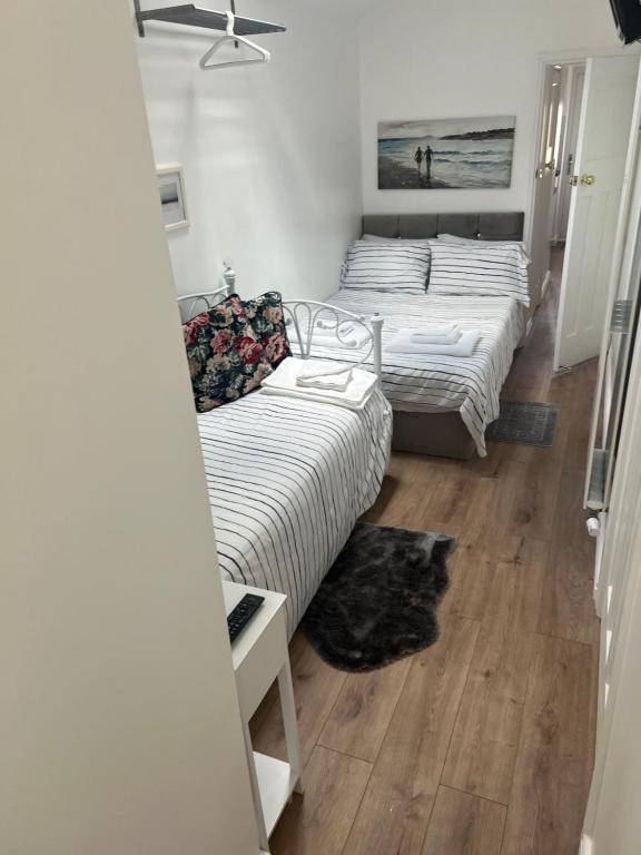 Postel nebo postele na pokoji v ubytování Cosy Studio Apartment, Flat in London