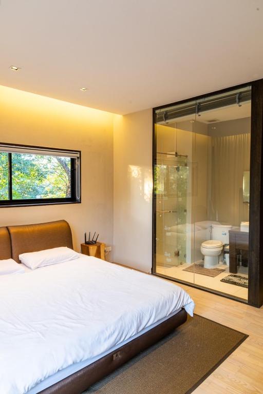 Postel nebo postele na pokoji v ubytování Khaoyai Kirimaya Atta Residence 5 BR Villa