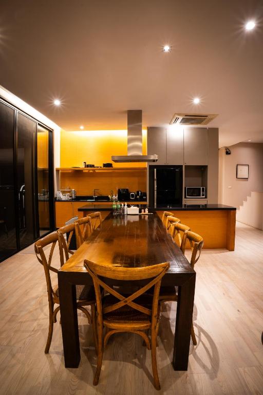 Kuchyň nebo kuchyňský kout v ubytování Khaoyai Kirimaya Atta Residence 5 BR Villa