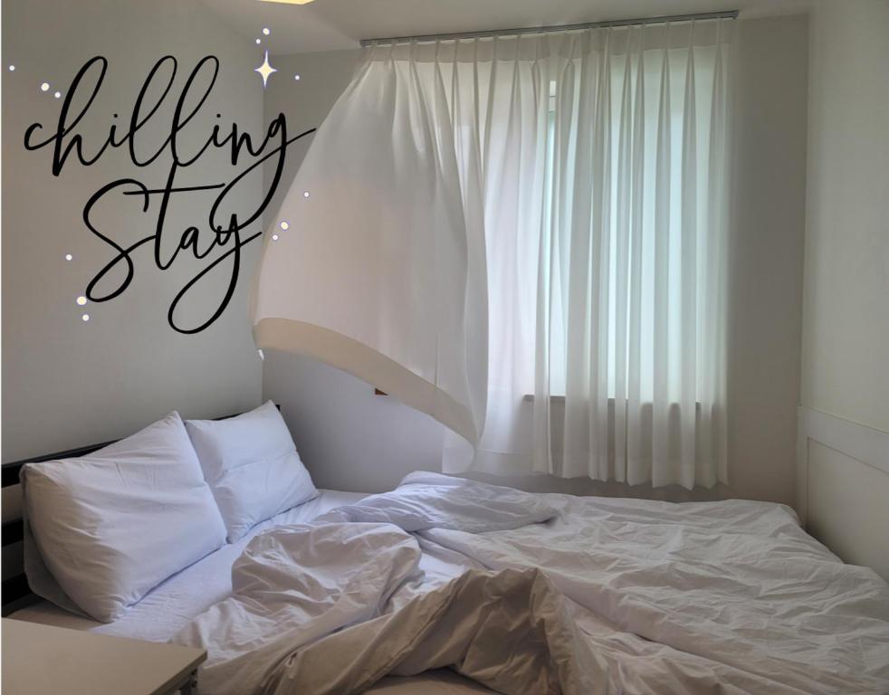 DDP, DDM 3 mins Chilling Stay Party available Convenience Transportation Long term stay welcomed_1