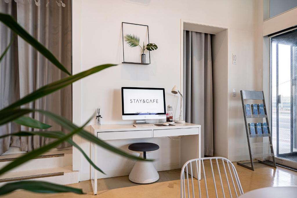 TV a/nebo společenská místnost v ubytování Stay Hostel