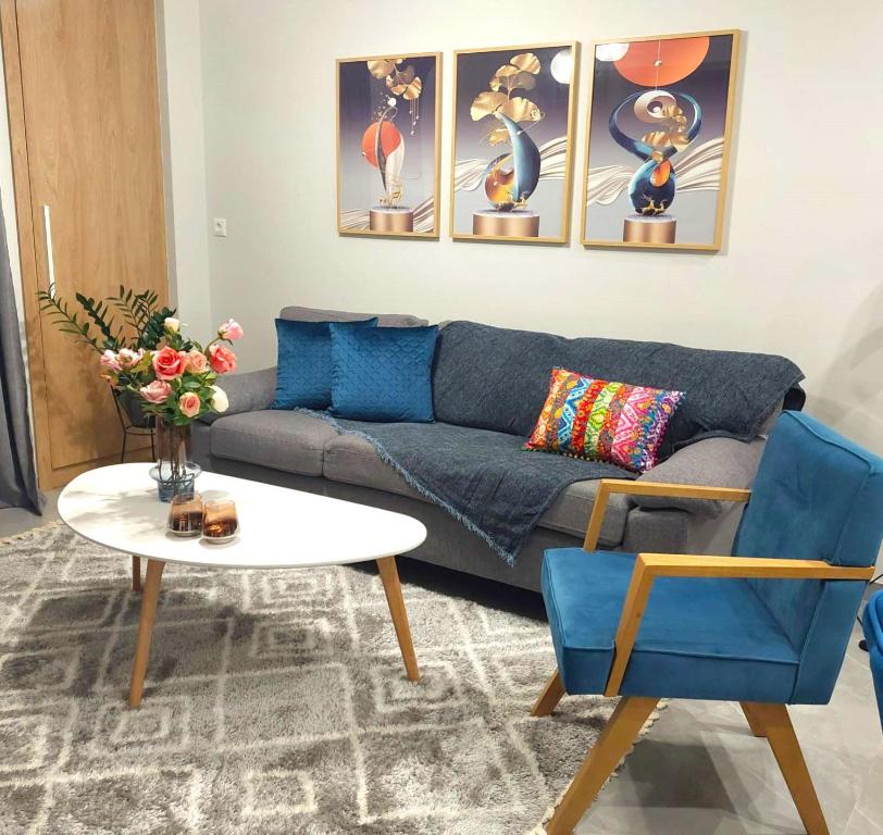 Posezení v ubytování DELTA-Central Elegant Apartment by Optimum Link