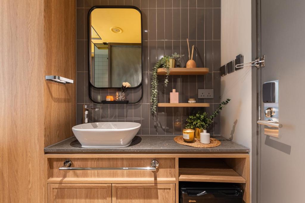 Uma casa de banho em Dash Living on Hollywood