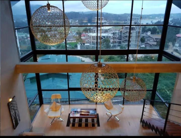 Nespecifikovaný výhled na hory nebo výhled na hory při pohledu z hotelu