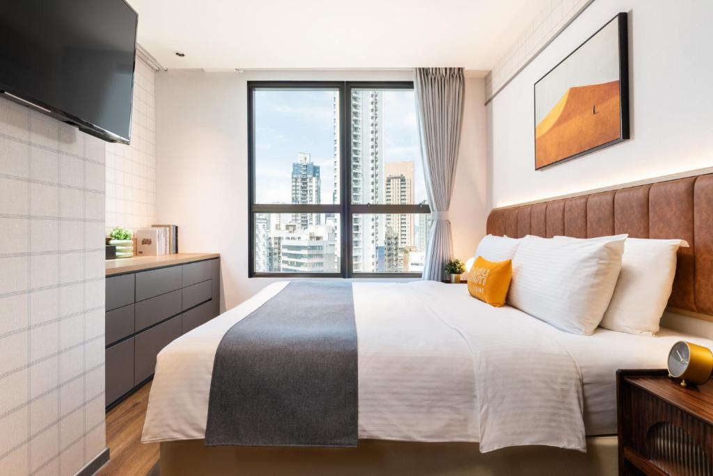 Dash Living on Hollywood - Deluxe King Room