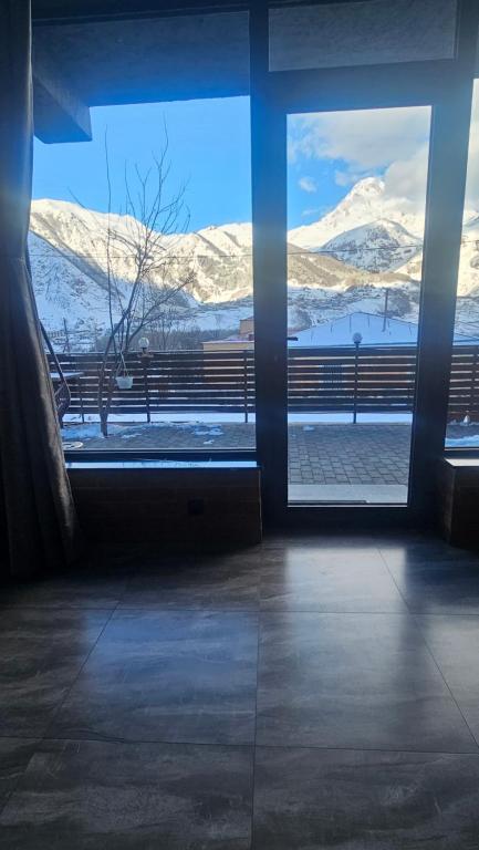 Üldine mäevaade või majutusasutusest Best view Kazbegi pildistatud vaade