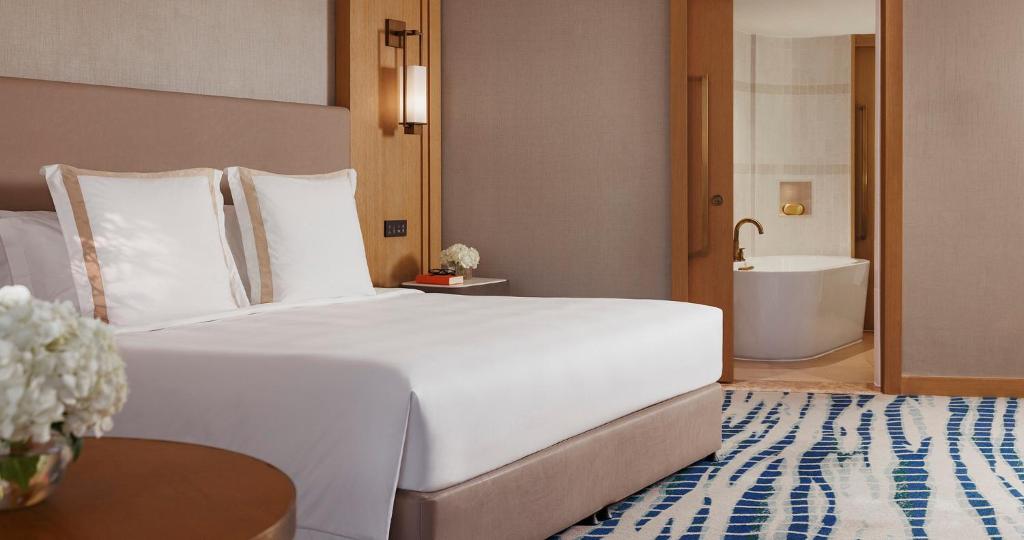 Postel nebo postele na pokoji v ubytování Jumeirah Beach Hotel Dubai