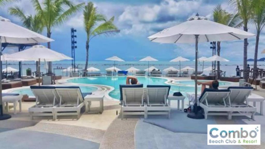 Bazén v ubytování Combo Beach Hotel Samui nebo v jeho okolí