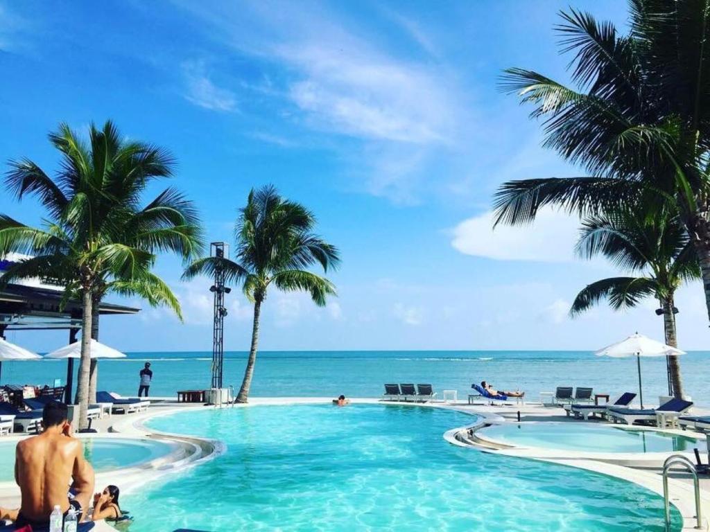 Bazén v ubytování Combo Beach Hotel Samui nebo v jeho okolí