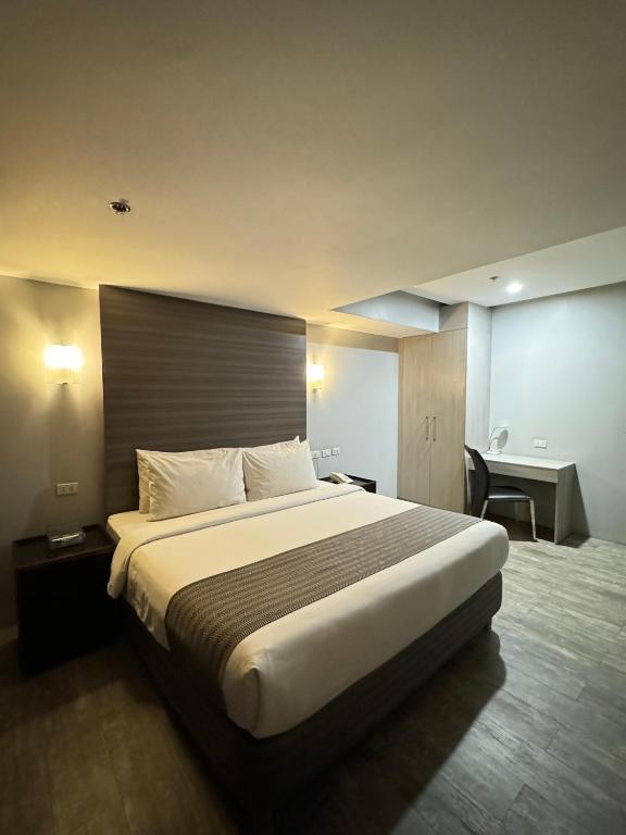 Postel nebo postele na pokoji v ubytování 1A Express Hotel
