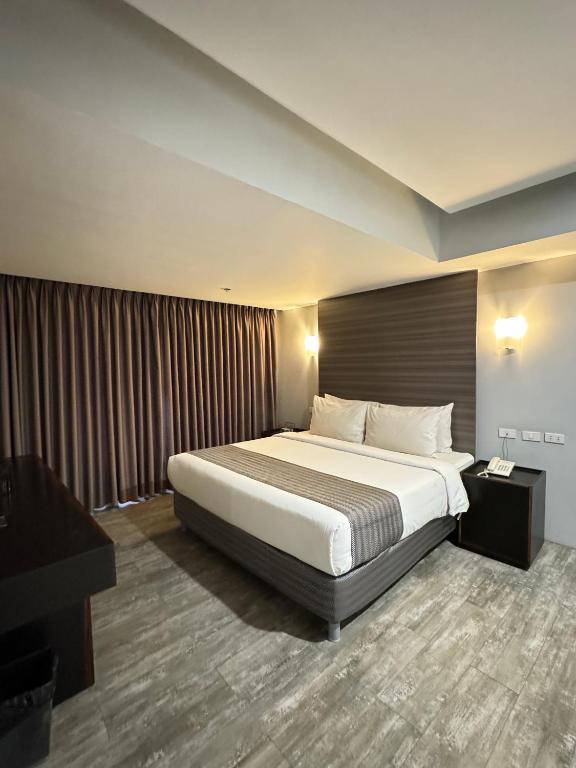 Postel nebo postele na pokoji v ubytování 1A Express Hotel