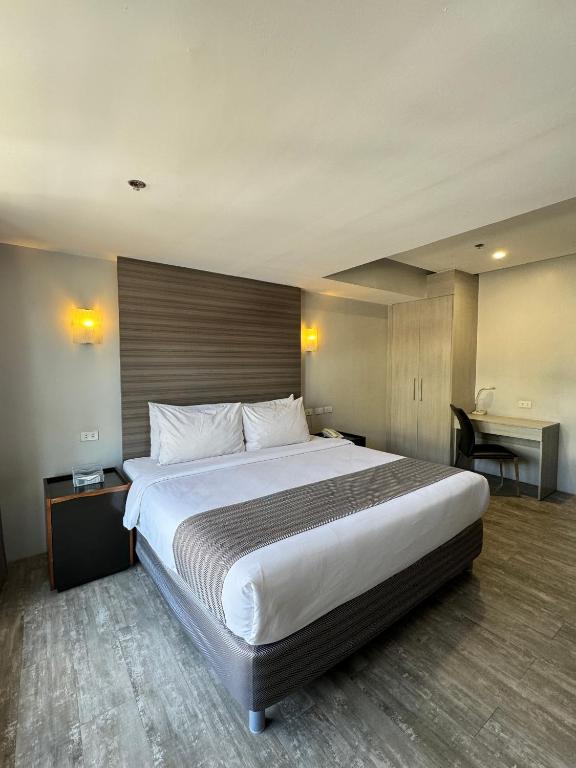 Postel nebo postele na pokoji v ubytování 1A Express Hotel